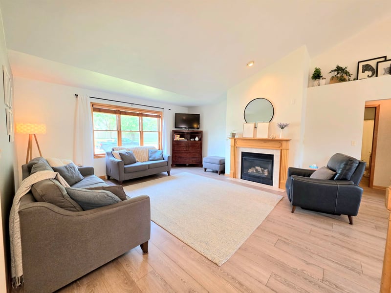 3226 E Greenleaf Dr, Appleton, WI 54913