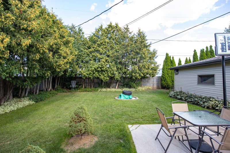 609 Linda St, Combined Locks, WI 54113