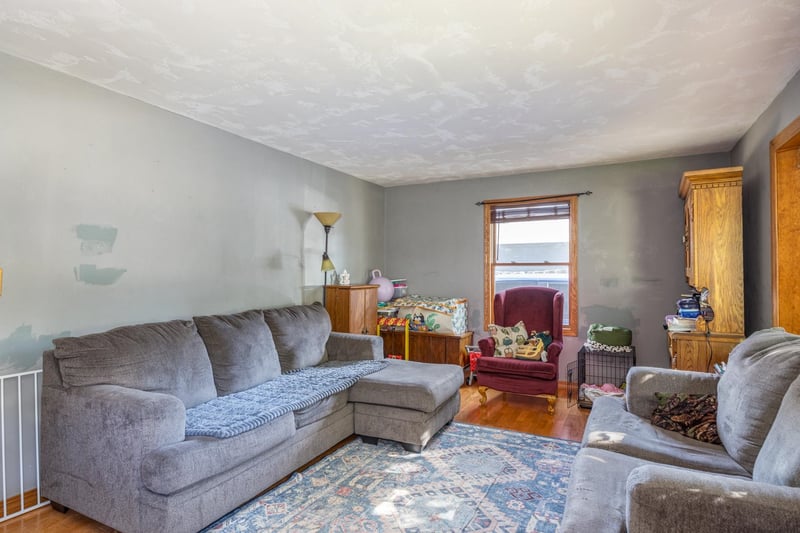 609 Linda St, Combined Locks, WI 54113