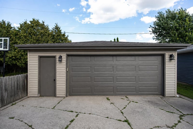 609 Linda St, Combined Locks, WI 54113