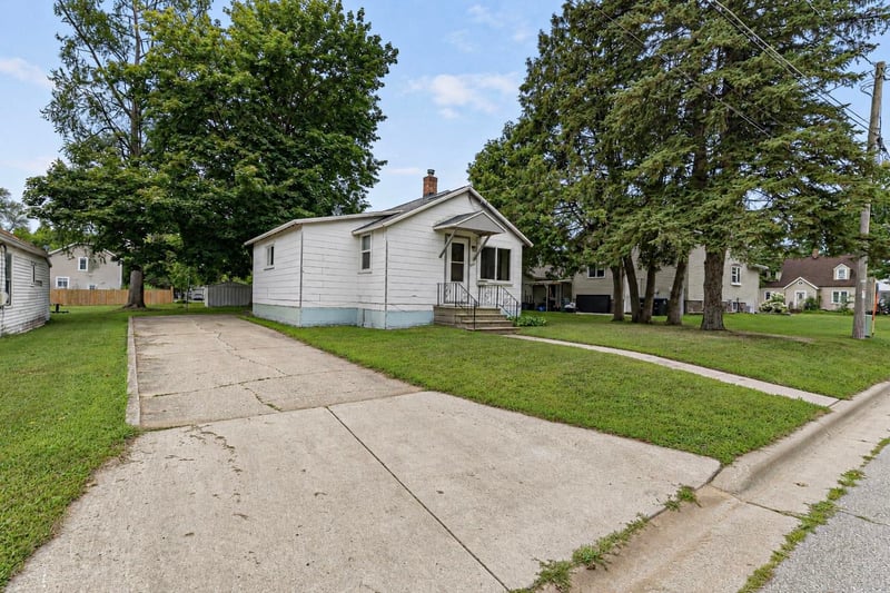610 E Schurz St, Shawano, WI 54166
