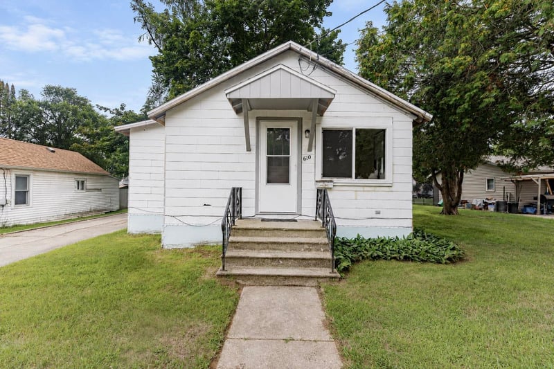 610 E Schurz St, Shawano, WI 54166