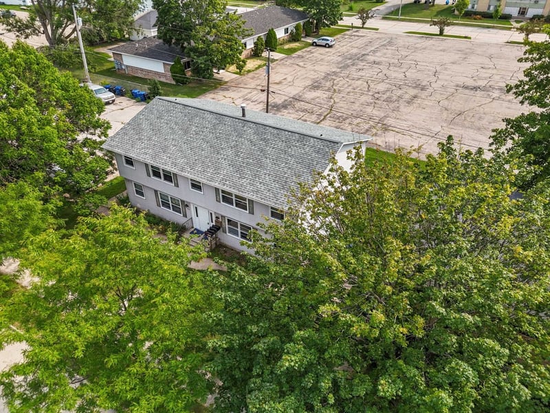 1842 Evans St, Oshkosh, WI 54901