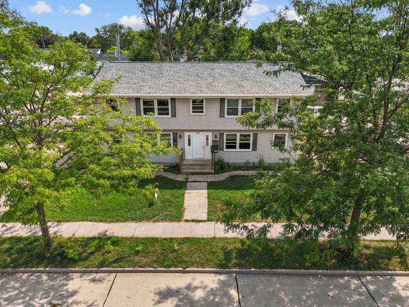 1842 Evans St, Oshkosh, WI 54901
