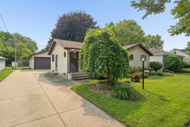 1912 S Walden Ave, Appleton, WI 54915