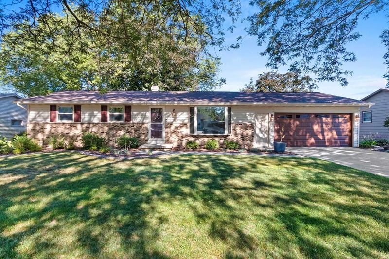 2766 Berken Ct, Green Bay, WI 54304-5402