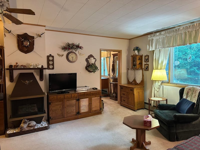 331 S Jackson St, Green Bay, WI 54301-3907