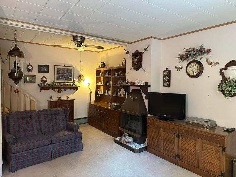 331 S Jackson St, Green Bay, WI 54301-3907