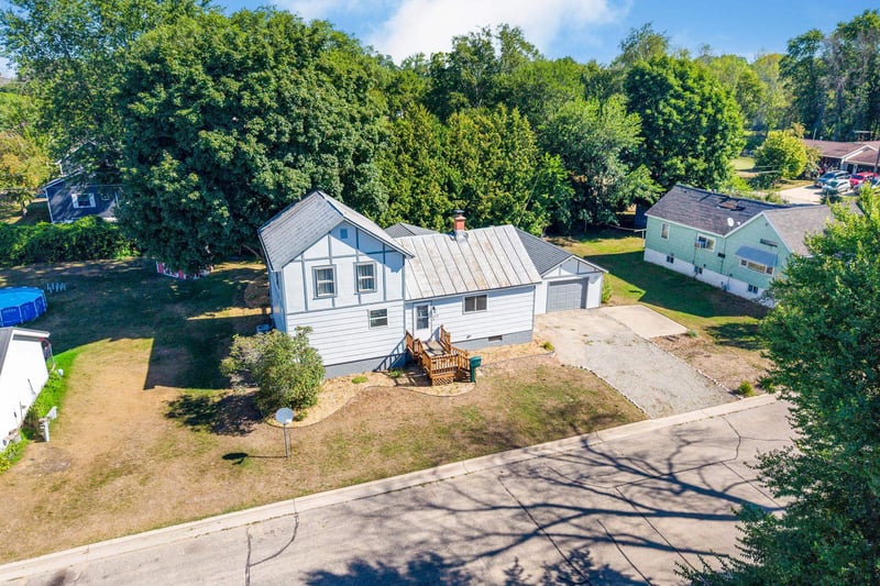 617 4th St, Oconto, WI 54153
