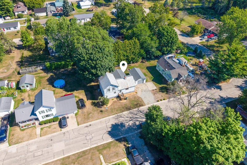 617 4th St, Oconto, WI 54153
