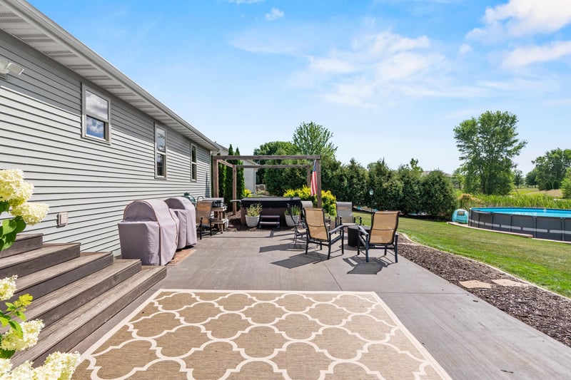 4301 Fieldcrest Dr, Kaukauna, WI 54130