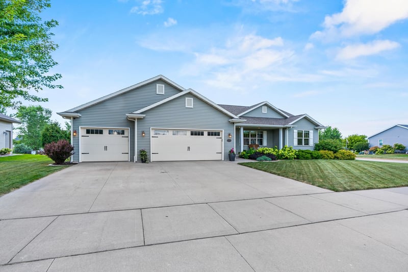 4301 Fieldcrest Dr, Kaukauna, WI 54130