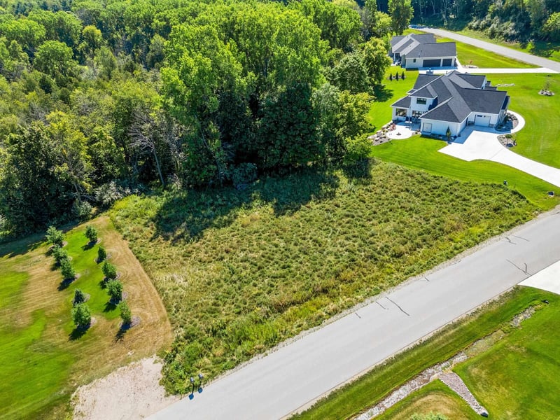 2520 Breezeway Bluff Ct, Green Bay, WI 54313