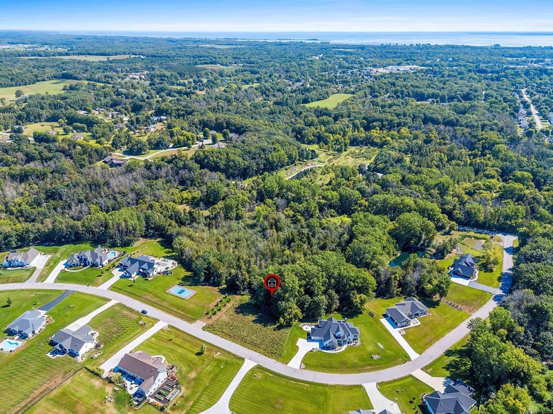 2520 Breezeway Bluff Ct, Green Bay, WI 54313