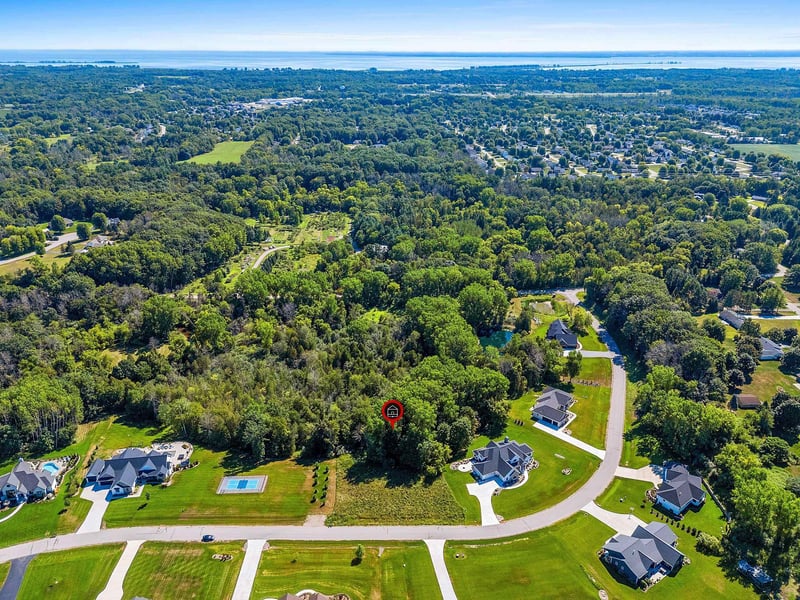 2520 Breezeway Bluff Ct, Green Bay, WI 54313