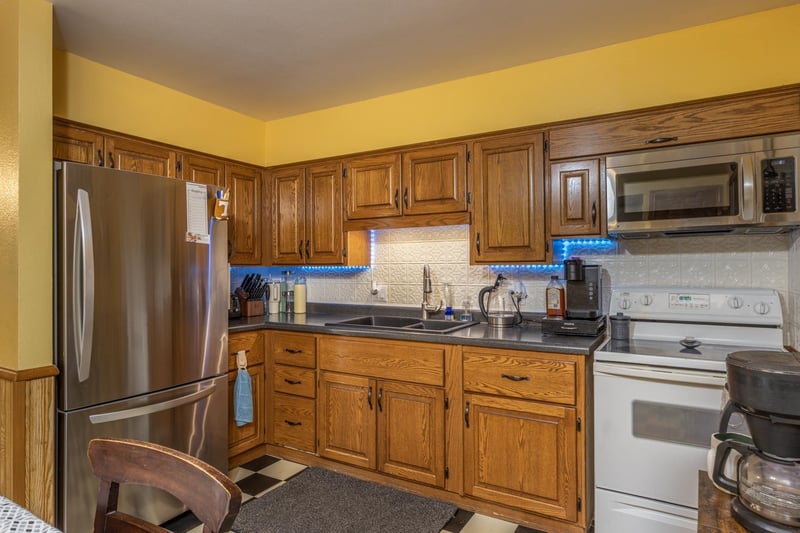 1049 Gillingham Rd, Neenah, WI 54956
