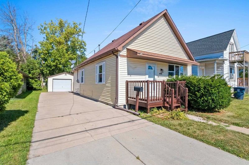 828 S Chestnut Ave, Green Bay, WI 54304