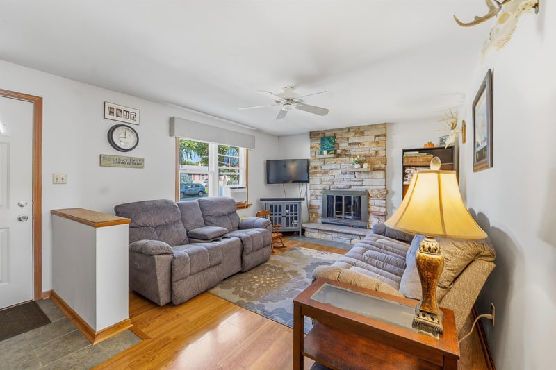 106 N Meadow St, Oshkosh, WI 54902
