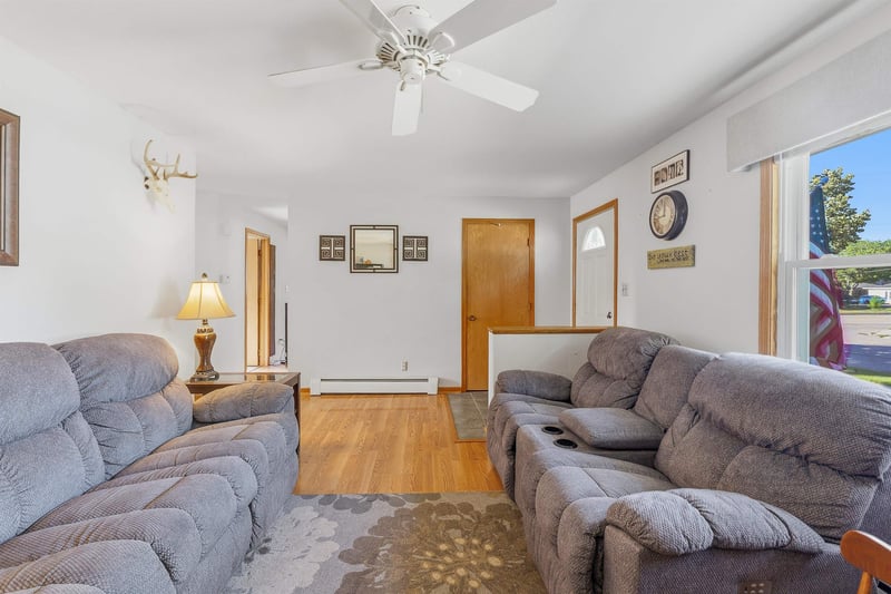 106 N Meadow St, Oshkosh, WI 54902