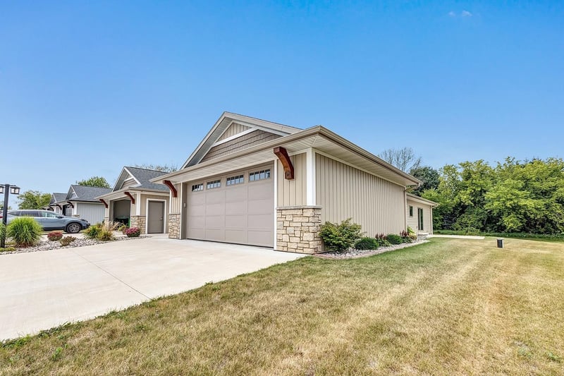 2765 County Road Ee, Abrams, WI 54101