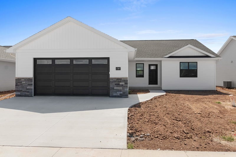 1707 Golden Gate Dr, Appleton, WI 54913