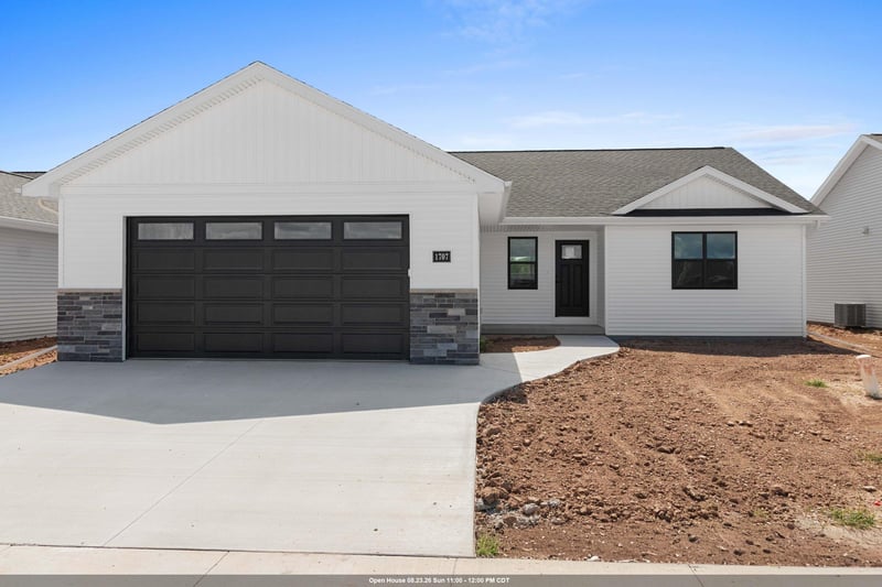 1707 Golden Gate Dr, Appleton, WI 54913