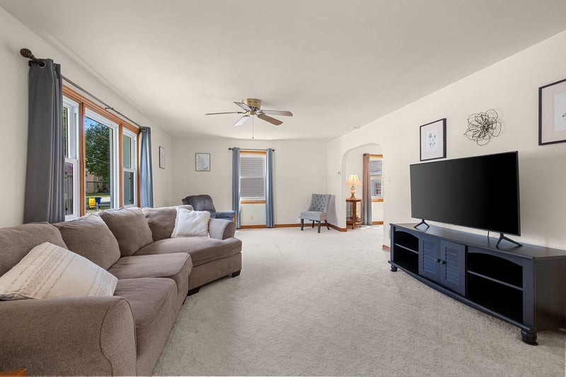 1544 Smith St, Green Bay, WI 54302-1944