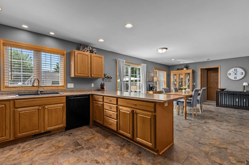 3023 E Greenleaf Dr, Appleton, WI 54913