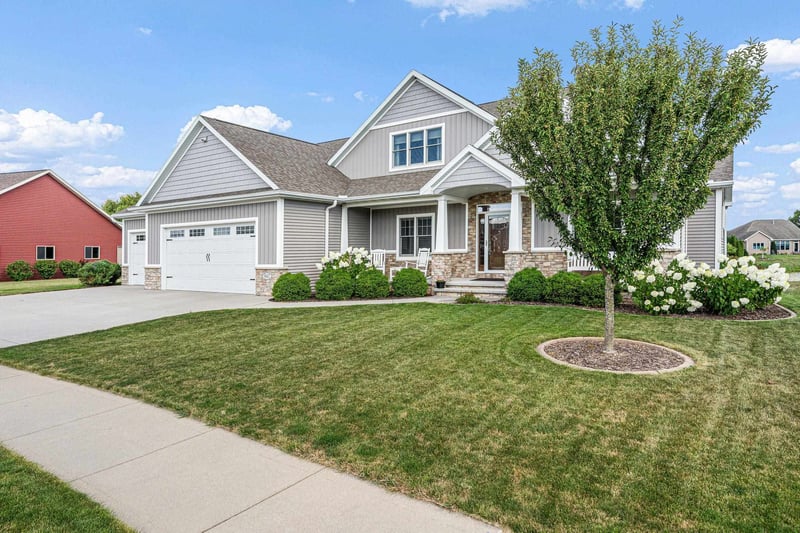 647 Rusch Dr, Combined Locks, WI 54113-1426