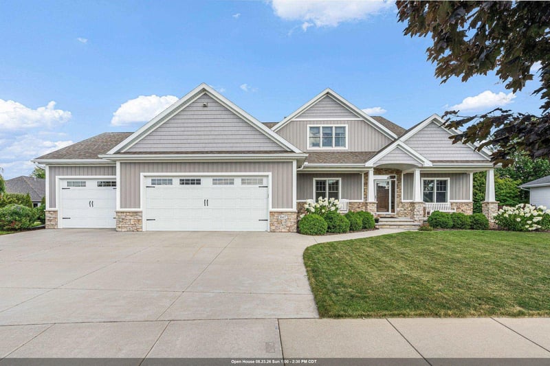 647 Rusch Dr, Combined Locks, WI 54113-1426