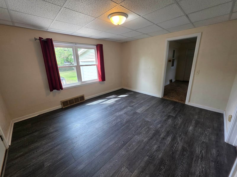 243 Park Ave, Oconto Falls, WI 54154-1624