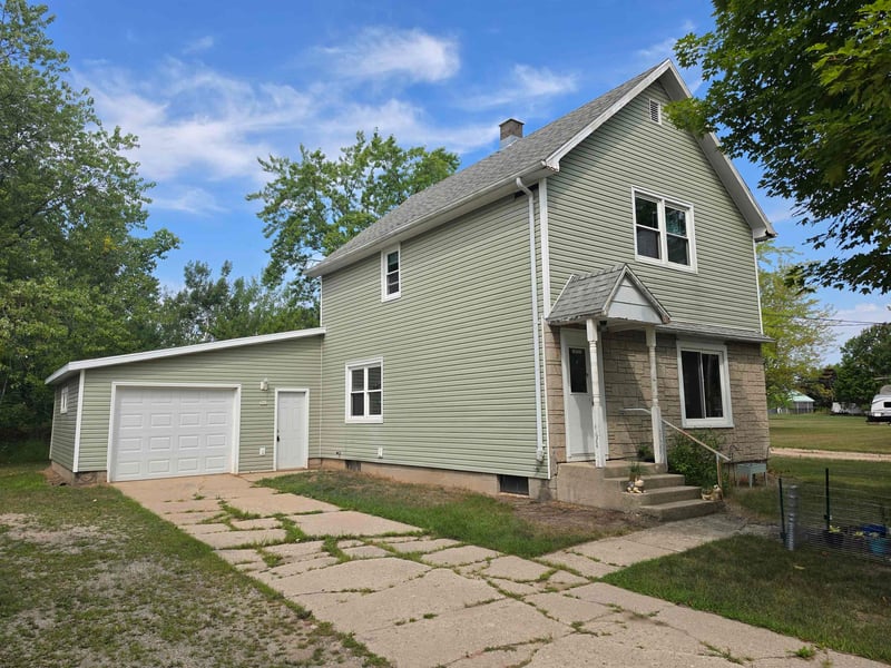 243 Park Ave, Oconto Falls, WI 54154-1624