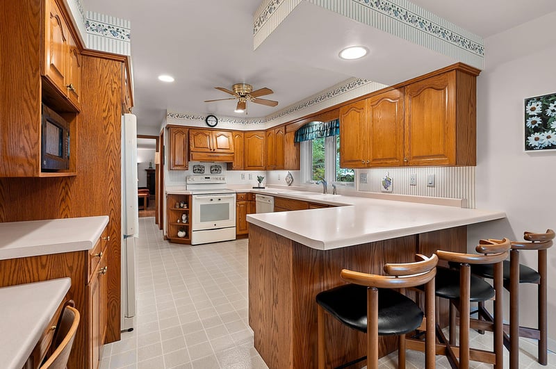 936 St Marys St, De Pere, WI 54115