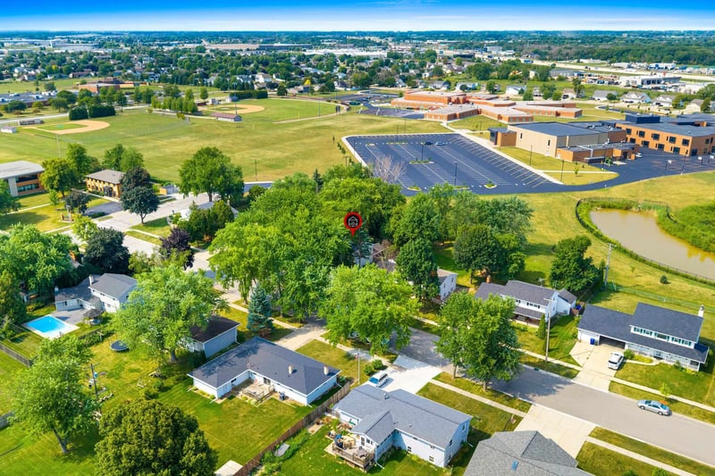 936 St Marys St, De Pere, WI 54115