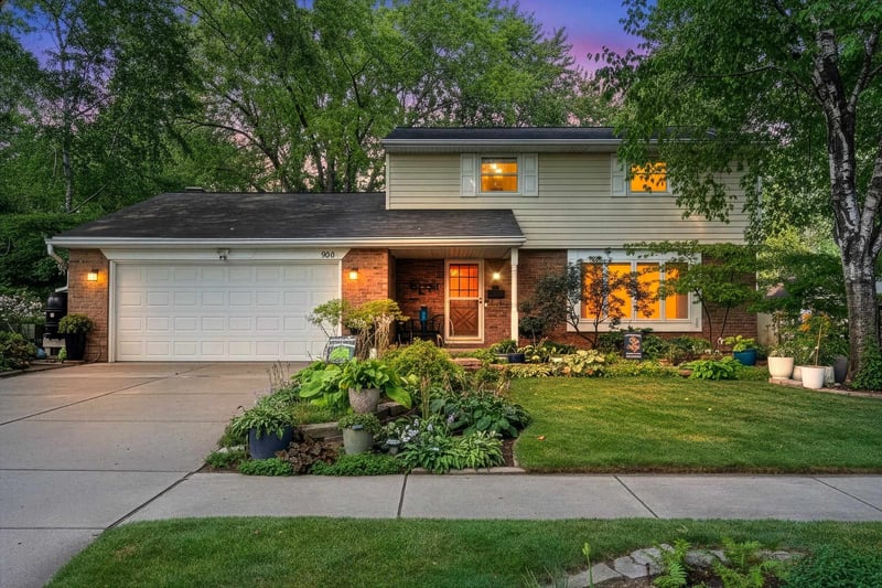 936 St Marys St, De Pere, WI 54115
