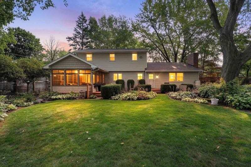 936 St Marys St, De Pere, WI 54115