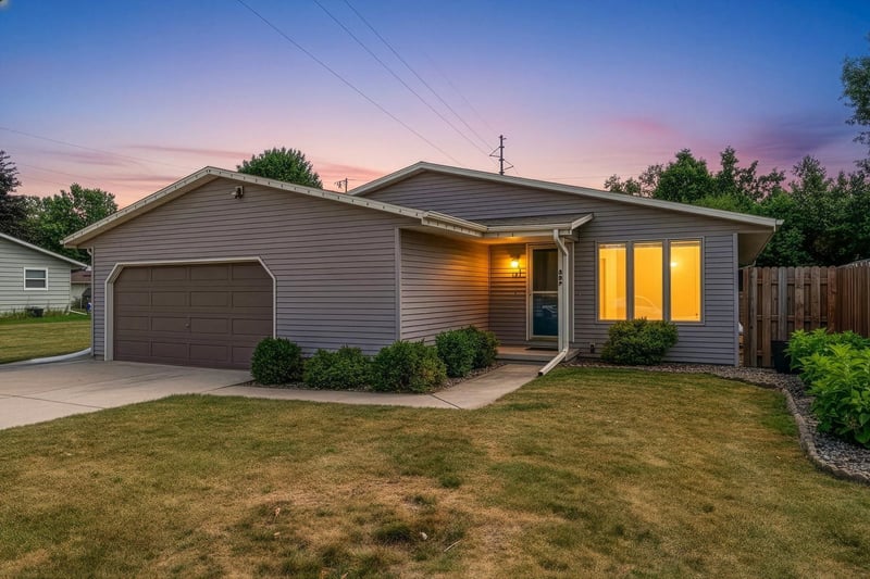 487 Superior Rd, Green Bay, WI 54311-7956