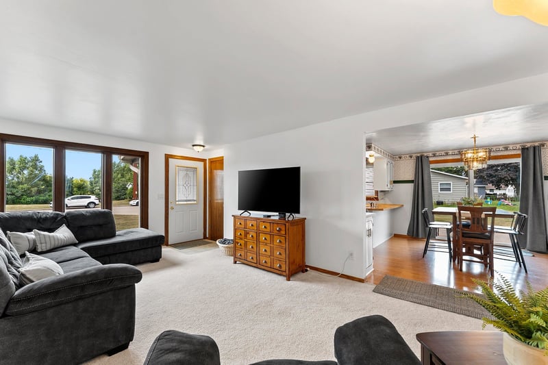 487 Superior Rd, Green Bay, WI 54311-7956