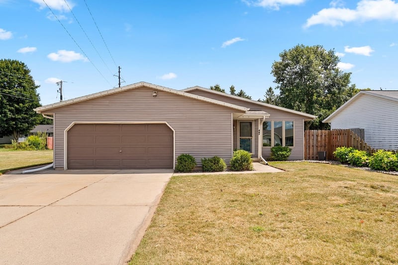 487 Superior Rd, Green Bay, WI 54311-7956