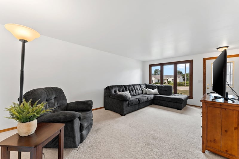 487 Superior Rd, Green Bay, WI 54311-7956