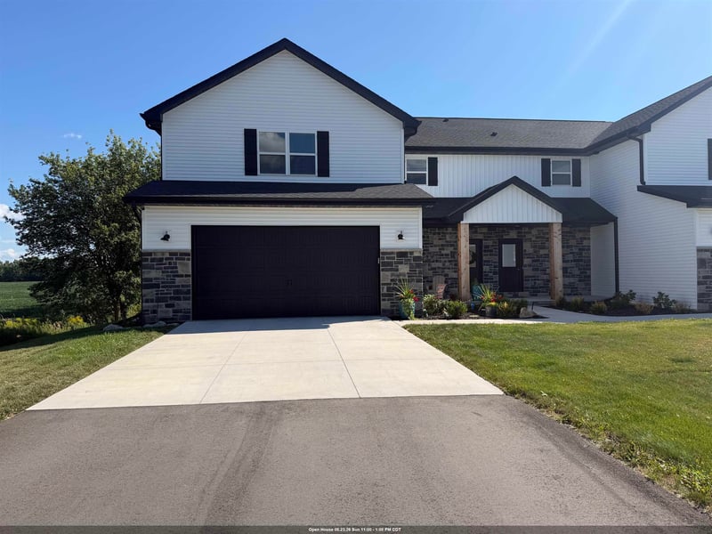 2601 St Thomas Ln, Neenah, WI 54956