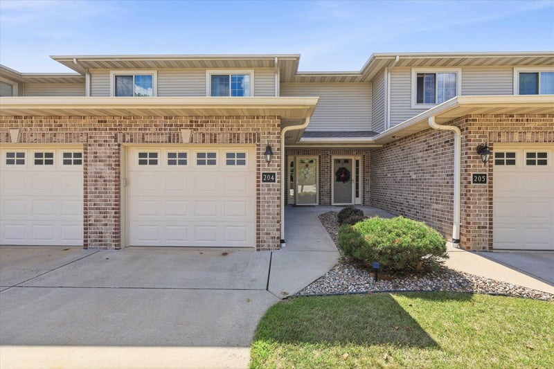 1300 Alpine Dr #204, Green Bay, WI 54311