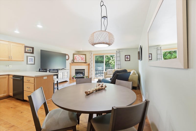 1300 Alpine Dr #204, Green Bay, WI 54311