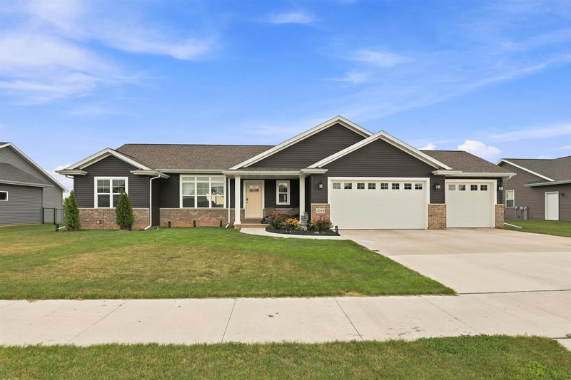 2014 Bear Paw Trl, Kaukauna, WI 54130