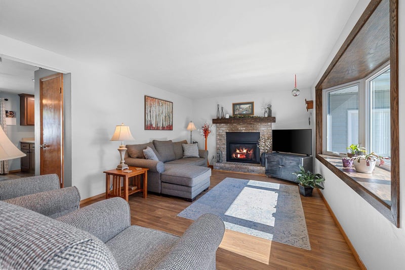 1016 Chantel St, Green Bay, WI 54304-2012