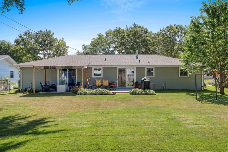 1016 Chantel St, Green Bay, WI 54304-2012