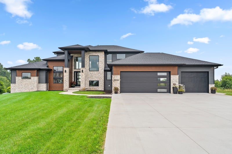 2016 Jen Dr, De Pere, WI 54115