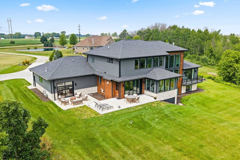 2016 Jen Dr, De Pere, WI 54115