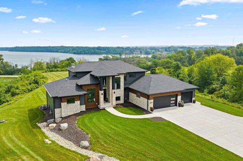 2016 Jen Dr, De Pere, WI 54115