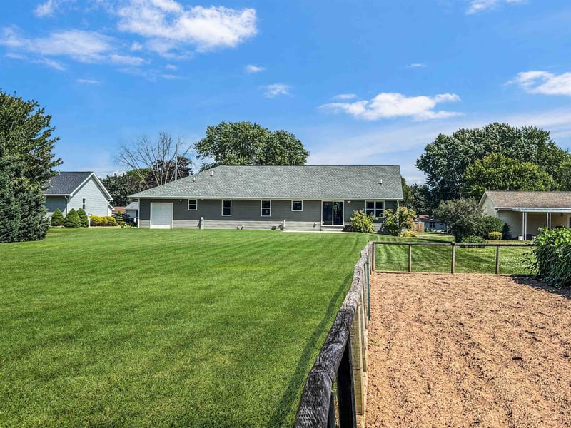 560 Superior Rd, Green Bay, WI 54311